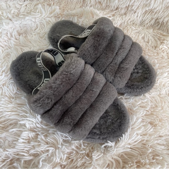 UGG Fluff Yeah Slide on Charcoal Grey Sheepskin Fur Sandals open toe Size 4 - Picture 1 of 8